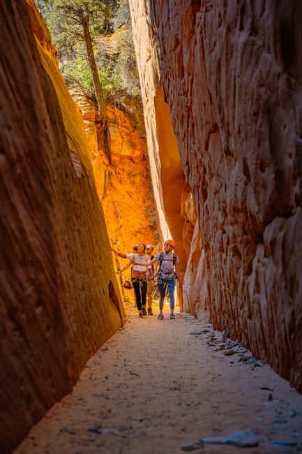 Orderville/Kanab: Coral Sands Canyoneering & Rappelling Tour - The Experience of Rappelling and Exploration