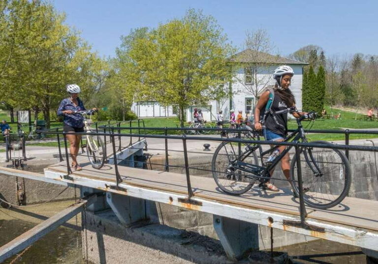 Ottawa: 4 or 8-Hour Bike Rental with Self-Guided Tour - Exploring Ottawa by Bike: What to Expect