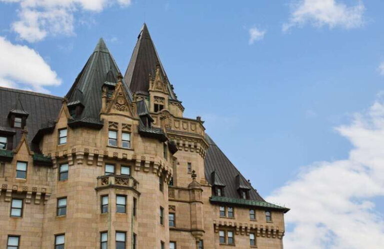 Ottawa: Secrets of the Château Laurier - Guided Hotel Tour - Exploring the Details
