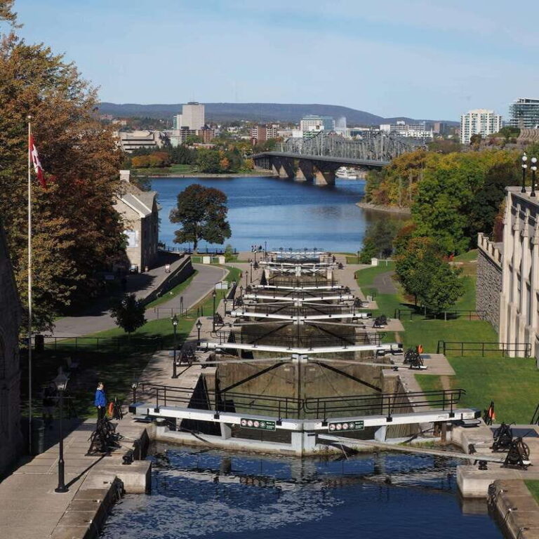 Ottawa: Walking Tour in the Heart of the Capital - Why This Tour Works for Different Types of Travelers