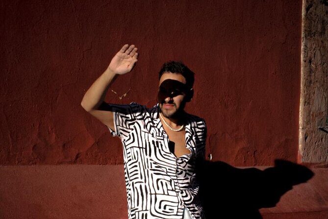 Paparazzi staff in San Miguel de Allende - The Meeting Point and Logistics