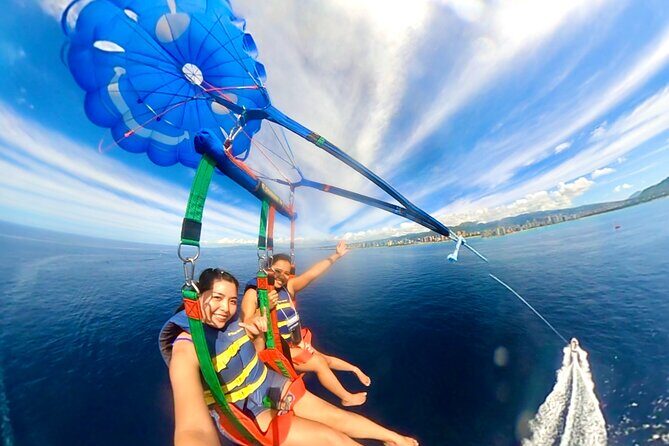 Parasailing in Waikiki from Oahu Hawaii - Is Parasailing Worth the Price?