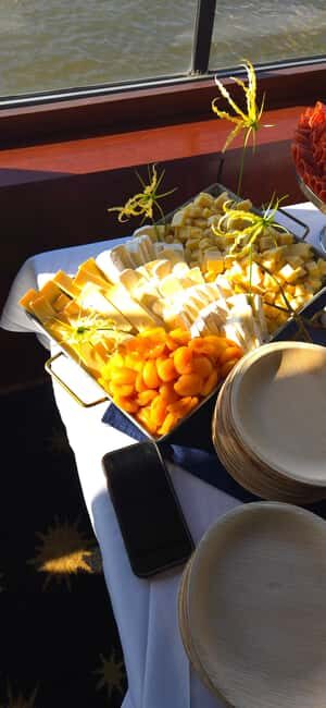 Peekskill: Fall Foliage Brunch Cruise - The Brunch Experience: More Than Just a Meal