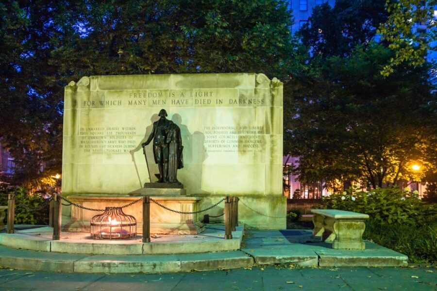 Philadelphia: Phantoms of the Founding Fathers Walking Tour - The Meeting Point and Logistics