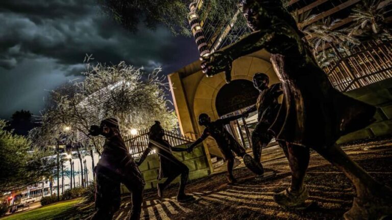 Phoenix: Ultimate Dead of Night Walking Ghost Tour - The Atmosphere & Group Dynamics