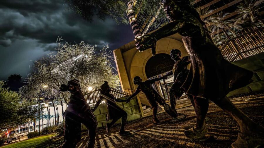 Phoenix: Ultimate Dead of Night Walking Ghost Tour - The Atmosphere & Group Dynamics