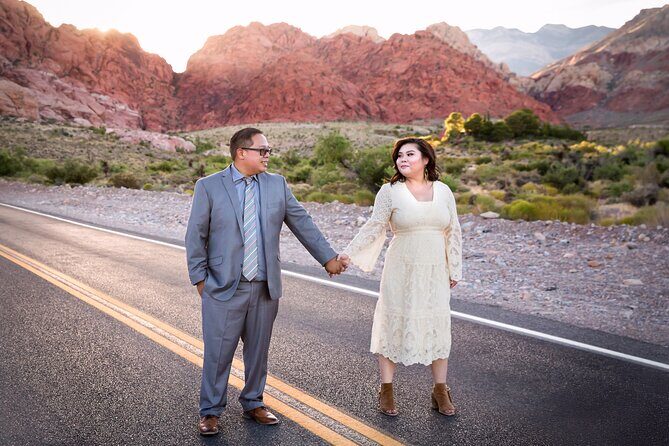 Photo Shoot at Red Rock Canyon in Calico Basin - The Experience at a Glance