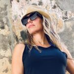 Pour & Pose: Travel Portraits with a Twist of Wine - The Itinerary: What’s Included and What to Expect