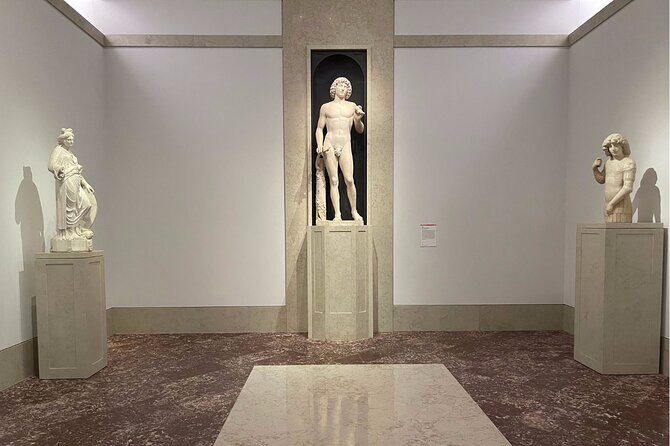 Private Art and Crime Tour at the Metropolitan Museum of Art - Accessibility and Practical Considerations