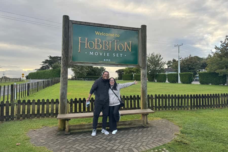 Private Day Tour - Hobbiton Movie Set, Rotorua & Treewalks - The Experience You Can Expect