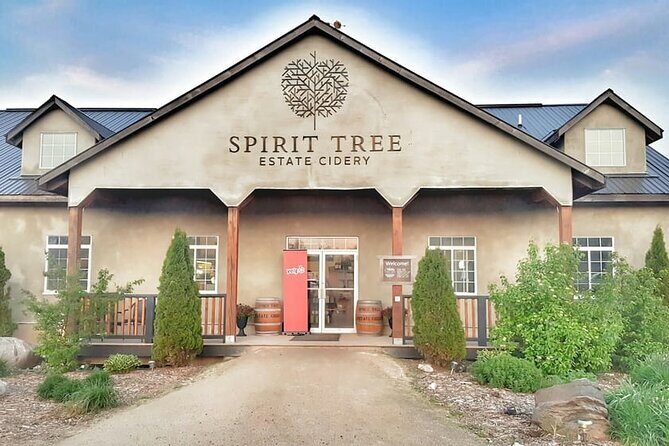 Private Greater Toronto DriveSpa Tour with Lunch - Exploring the Cheltenham Badlands