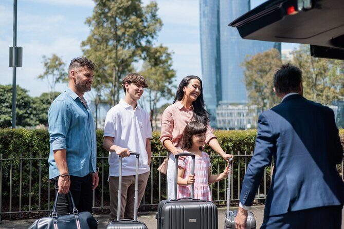 Private Luxury Airport Transfer with Limousine - The Vehicle & Features