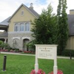 Private Niagara Falls-Niagara-on-the-Lake Day Trip and Winery Tour from Toronto - Visiting Niagara Falls: What to Expect