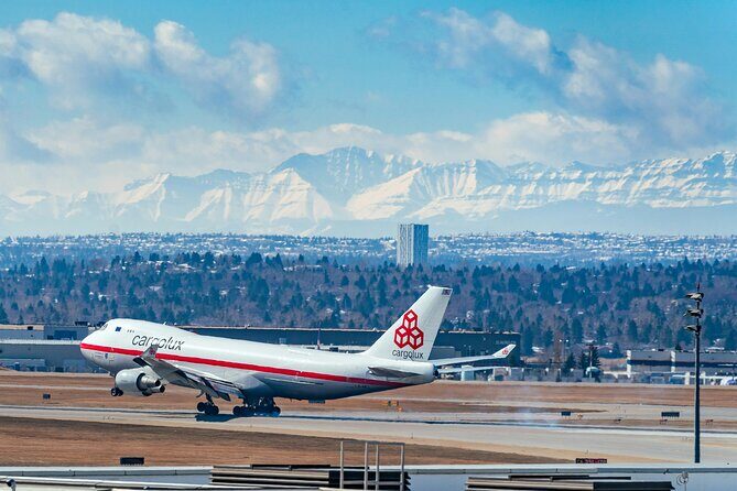 Private Shuttle from Calgary/ YYCAirport/Canmore/Banff Transfers - What Does the Shuttle Experience Look Like?