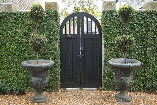 Private Tour Sixth Sense Savannah Ghost - The Haunted Hotspots: Mercer House and 432 Abercorn St