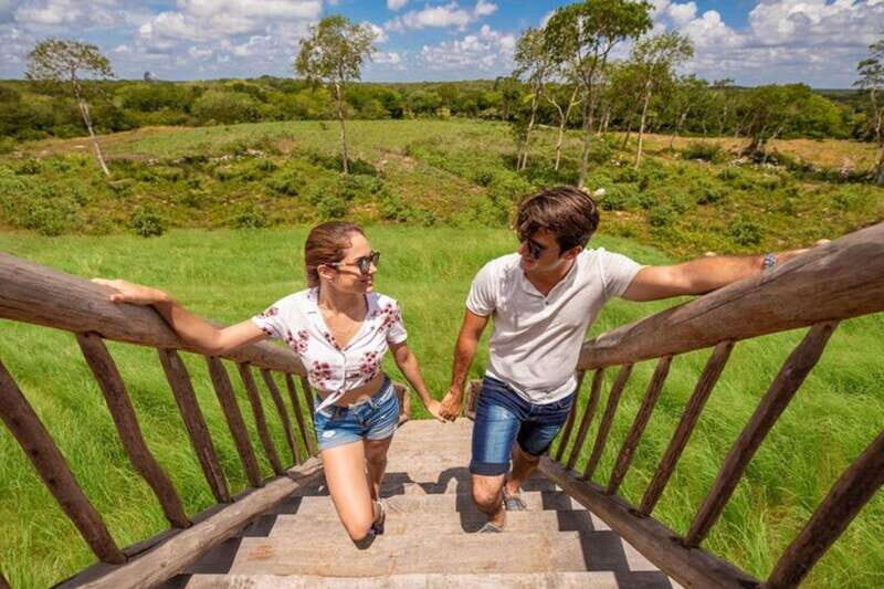 Private Tour Uxmal Land Rover Vintage safari & Mayan brunch - Starting Off in Style: Private Transfer from Mérida