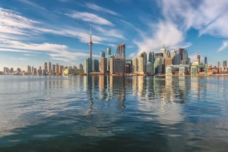 Private Walking Tour in Downtown Toronto - The Benefits of a Private Tour