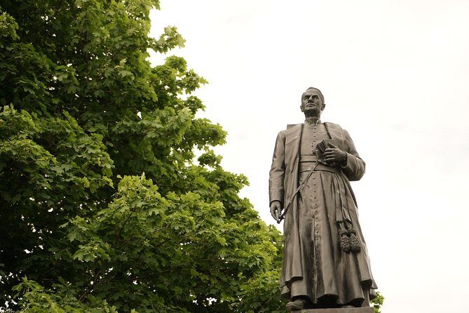 Private walking tour in Lévis by Tours Accolade - A Closer Look at the Lévis Private Walking Tour