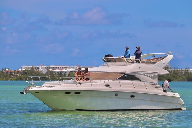 Private Yacht SeaRay 46ft Cancun 25P17 - The Experience and Staff