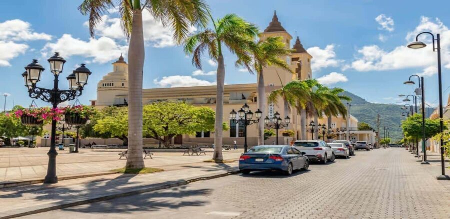 Puerto Plata: Walking Tour with Rum & Chocolate Tastings - Vibrant Streets and Photo Stops