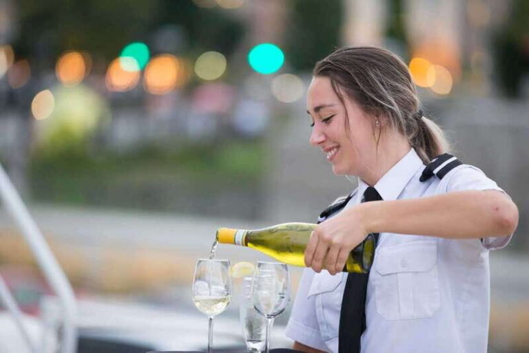 Québec City: 3 or 5-Course Dinner Cruise with DJ & Dancing - Who Will Love This Experience?