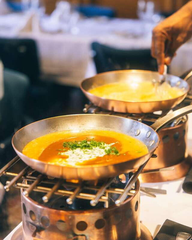 Quebec City: Old Quebec 5-Course Gourmet Food Tour - Food, Drinks & Atmosphere