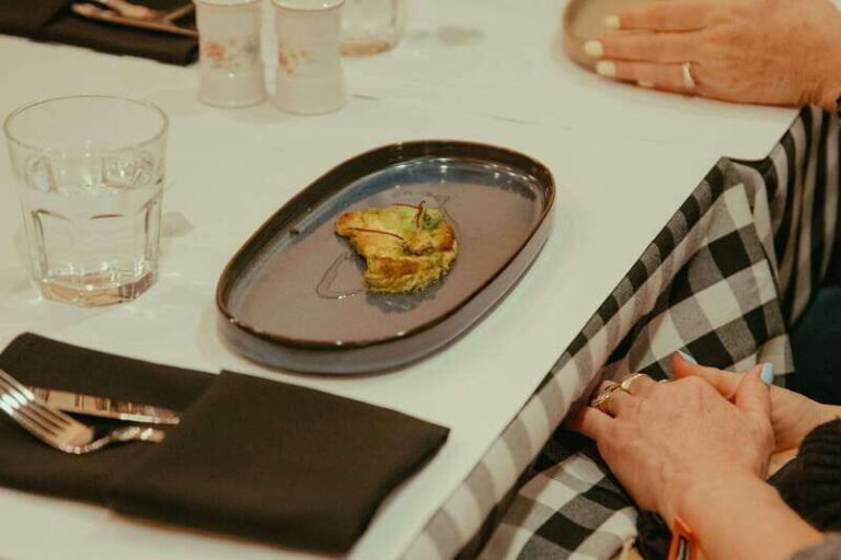 Quebec City: Old Quebec Food Tasting and Drink Walking Tour - Who Should Consider This Tour?