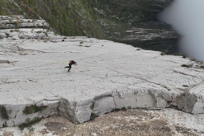 Rappels in Pico Licos with certified guides - What You Can Expect from Pico Licos Rappelling