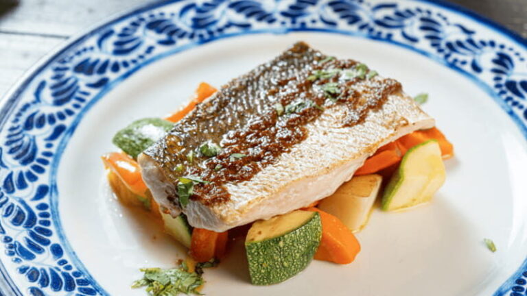 Romantic dinner in front of the sea - What to Expect from the Experience