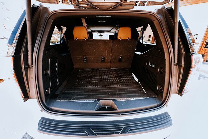 Roundtrip Deluxe Suburban Transportation - How the Service Meets Travelers’ Needs