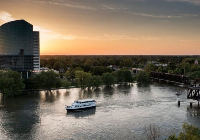 Sacramento: New Year's Eve River Cruise - The Real Deal: Pros and Cons