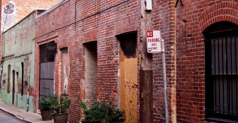 San Francisco: Gold, Greed, and Gunslingers Walking Tour - What to Expect on the Tour