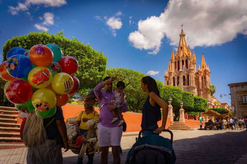 San Miguel De Allende: Downtown Landmarks Walking Tour - Landmark Highlights and Their Stories