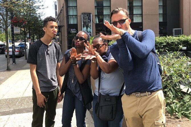 Scavenger Hunt Adventure in Pensacola by Wacky Walks - How It Works in Practice