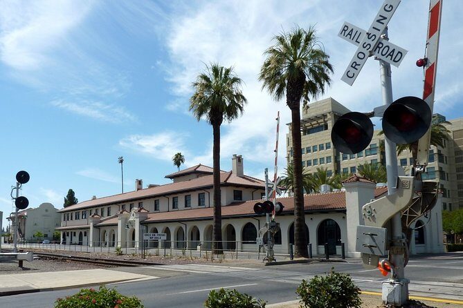 Self Guided Scavenger Hunt: Fresno Art & History - Challenges and Engagement