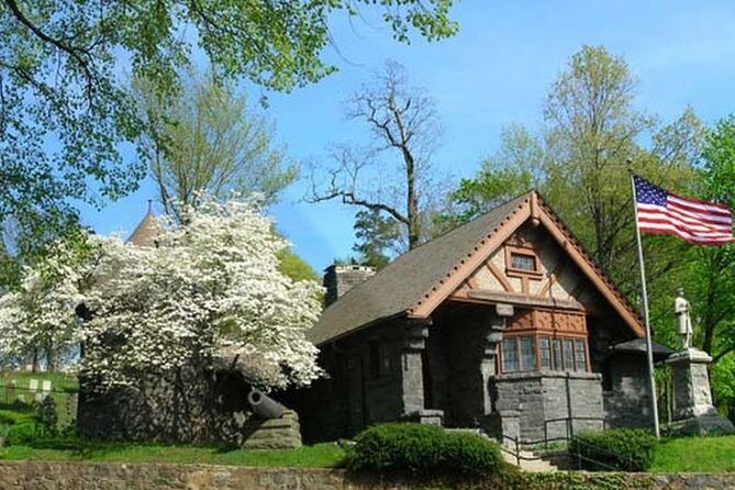 Self-Guided Scavenger Hunt: Huntington A Walk To Remember - Who Will Enjoy This?