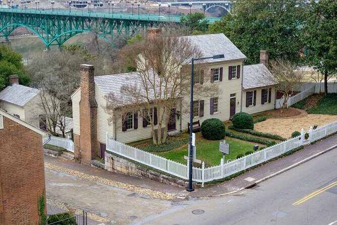 Self-Guided Scavenger Hunt: Knoxville's Perfect Blend - Who Will Love This?