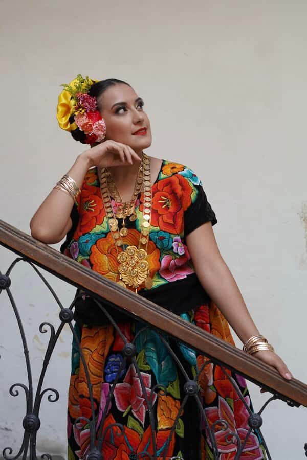 Show off your beauty wearing a typical Oaxacan costume + photo session - What’s the value here?