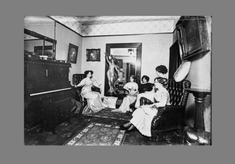 Six Women - A Historical Walking Tour - The Walk: What to Expect