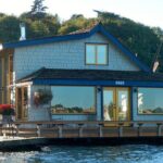 Sleepless in Seattle, Romantic 1 Day Movie Tour in Seattle - Stop 1: Houseboat 2460 (Seattles Waterfront)