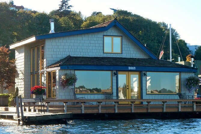 Sleepless in Seattle, Romantic 1 Day Movie Tour in Seattle - Stop 1: Houseboat 2460 (Seattles Waterfront)