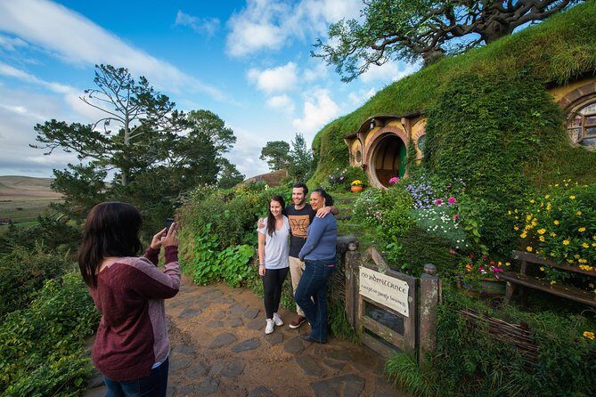 Small-Group Hobbiton Tour from Auckland with Party Marquee Lunch - Is it Worth the Price?