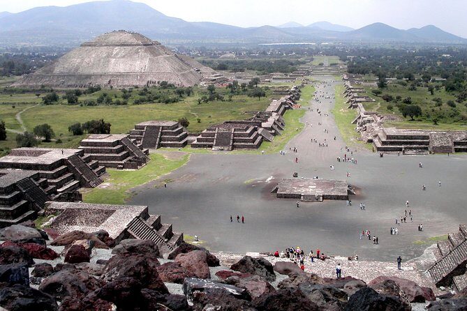Small Group: Teotihuacan Pyramids and Shrine of Guadalupe with Lunch - Who Should Consider This Tour?