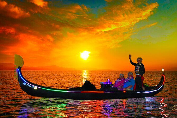 Small Group Venetian Gondola Cruise in Waikiki with Pastries - The Food and Drinks: A Nice Bonus