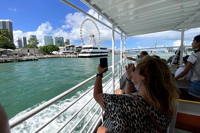 South Beach: Cruise of Millionaires Homes & Miami Skyline - The Itinerary in Detail