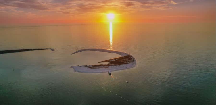 South Pasadena: Island Sunset Cruise and Skyway Light Show - Spotting Dolphins and Wildlife