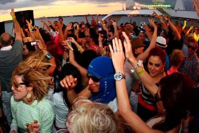 Statue of Liberty Boat Party in NYC - The Experience in Practice: Pros and Cons