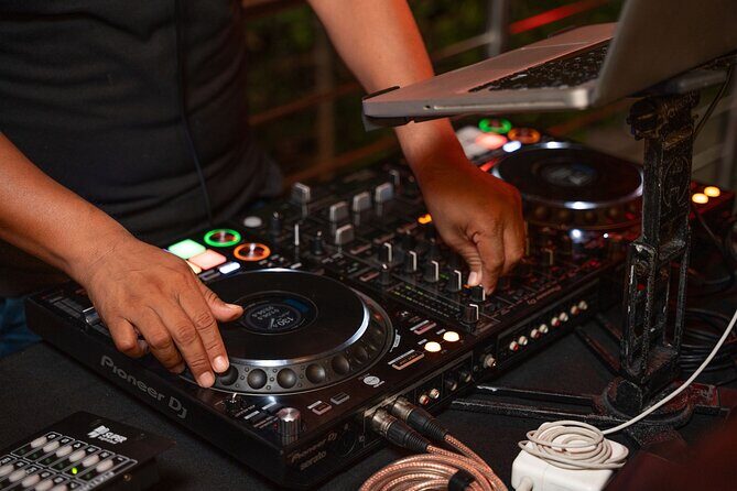 Sunset and Night Golf Experience - FAQs about the Sunset and Night Golf Experience