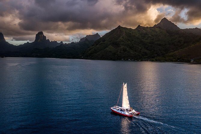Sunset Cruise : Moorea Sailing on a Catamaran named Taboo - The Sum Up