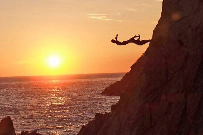 Sunset Dinner and Cliff Divers in Acapulco - The Experience Through the Eyes of Travelers